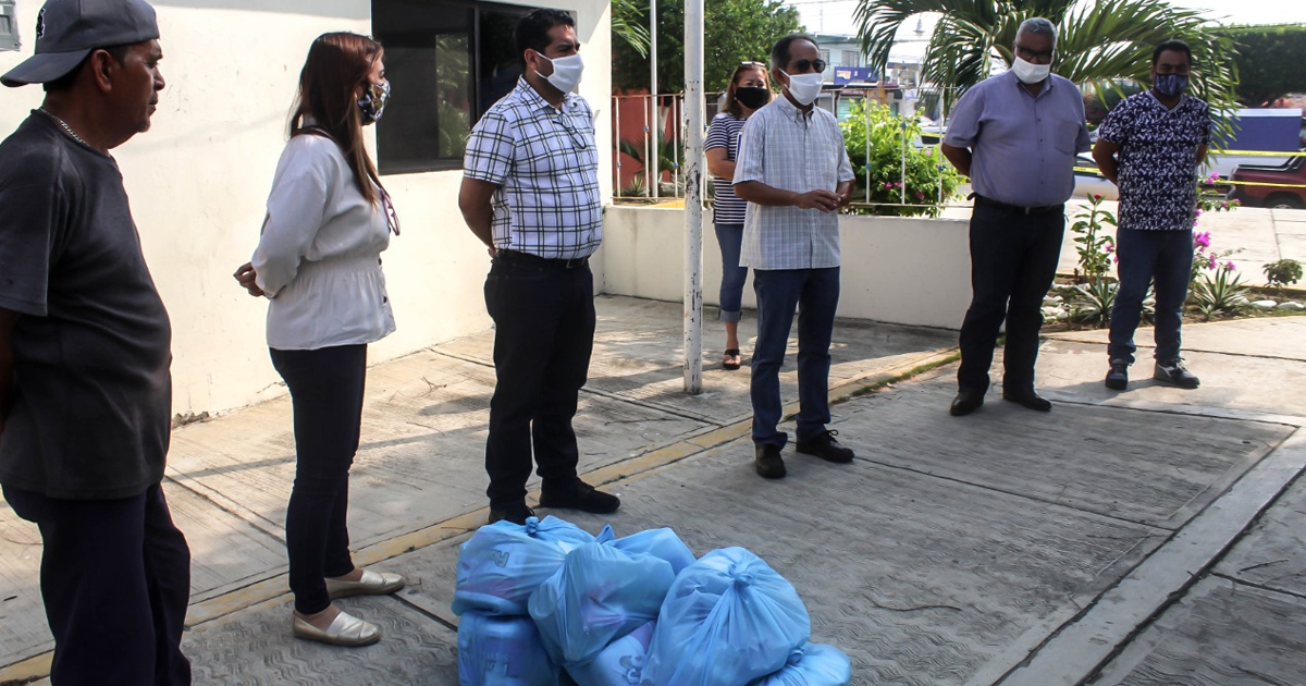 Apoyan a boleros y cargadores terrestres en Naranjos Amatlan