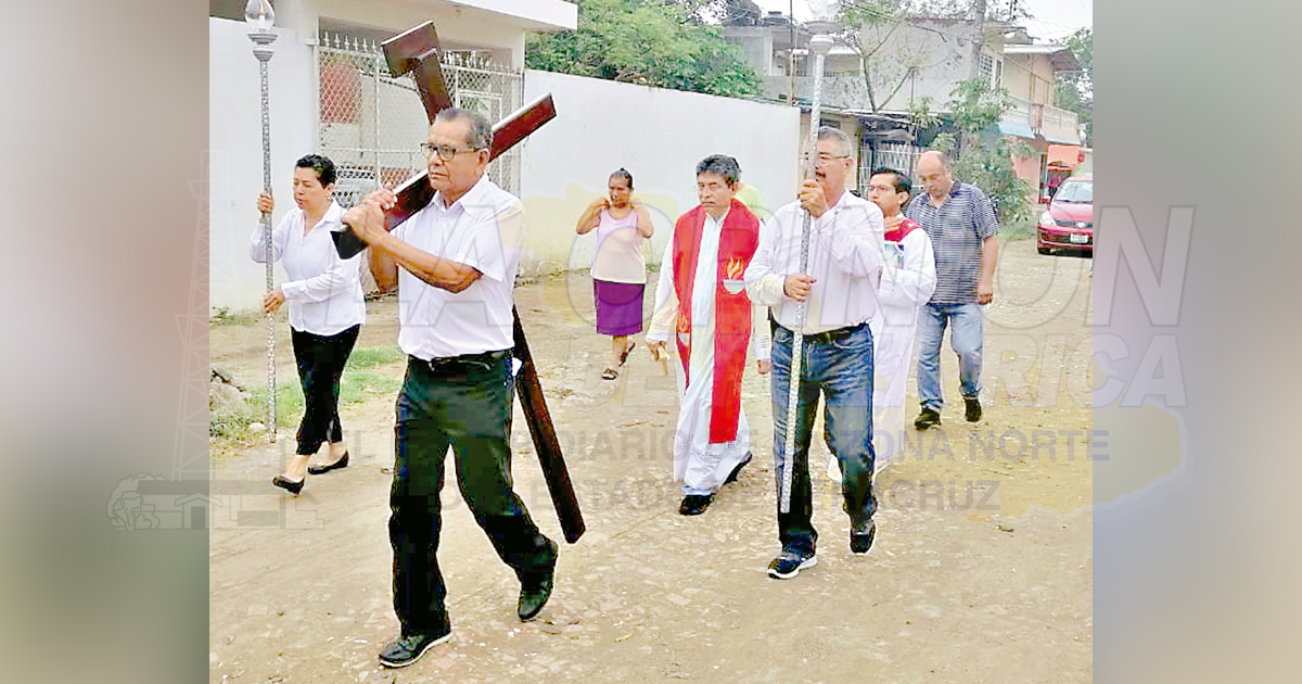 Viacrucis atípico, poca gente y mucha fe