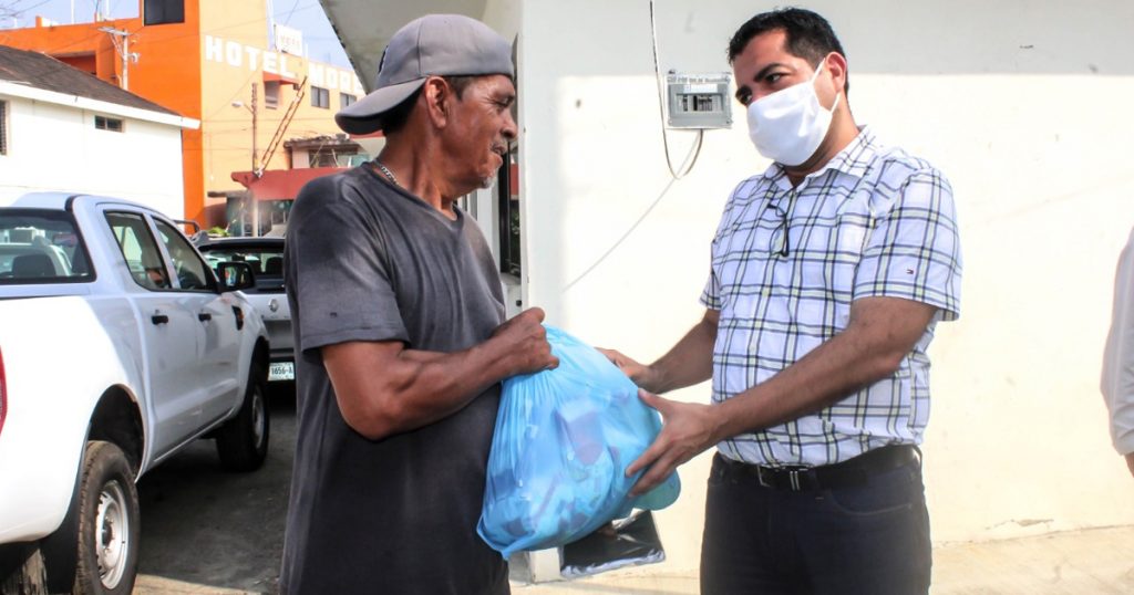 Apoyan a boleros y cargadores terrestres en Naranjos Amatlan