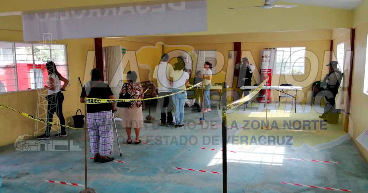Bajo estrictas medidas sanitarias se hace entrega de pensiones de adultos mayores