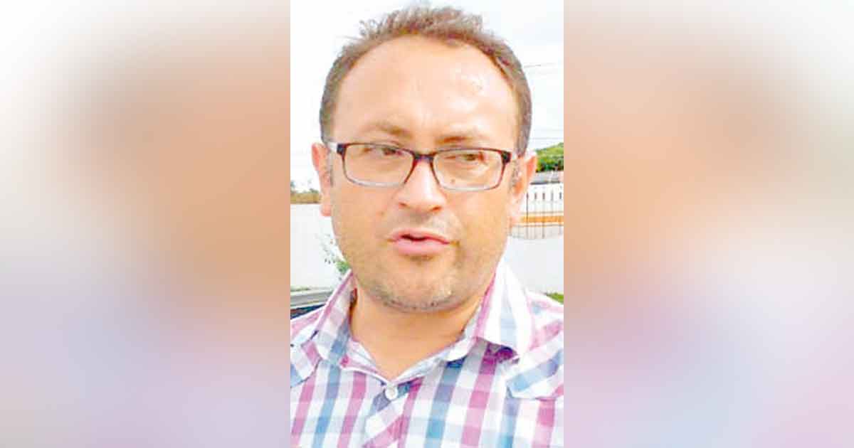 Acusan a Elio Hernández de beneficiar a compañías foráneas