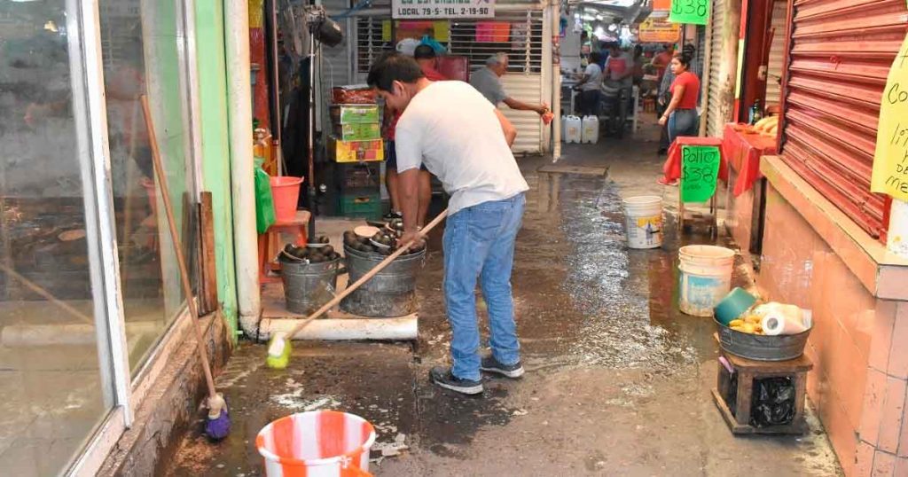 Comerciantes definen con autoridades municipales acciones contra el COVID-19