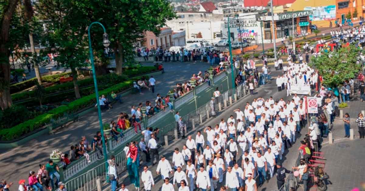 Celebran trabajadores, pero sin prestaciones