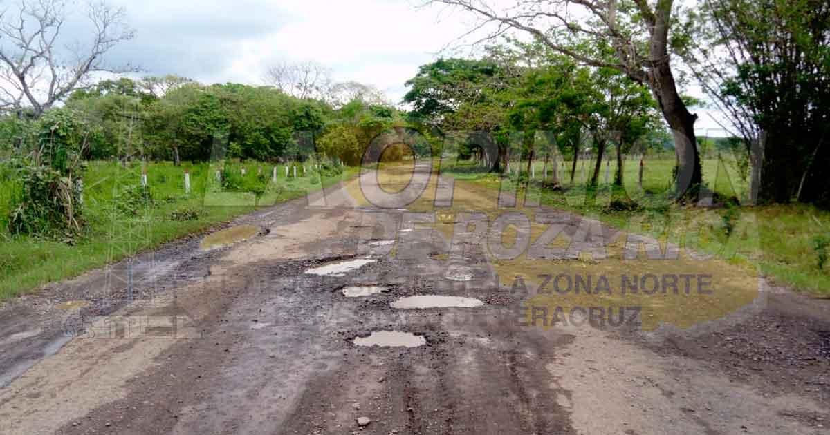 Comunidades de Álamo piden a PEMEX rehabilitación de caminos