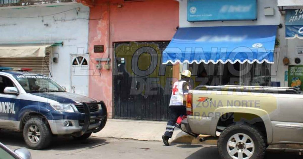 Con violencia saquean tienda de celulares en Martínez de la Torre