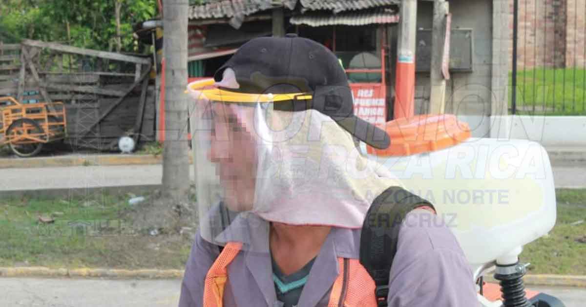 Protegen la salud del personal de los módulos sanitizantes en Coatzintla