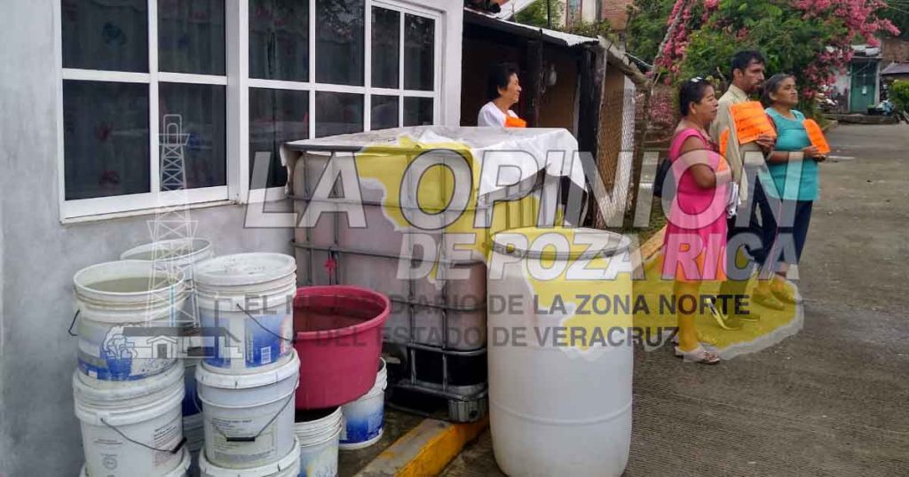 Desesperados por no contar con agua