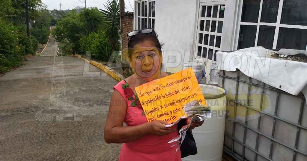 Desesperados por no contar con agua