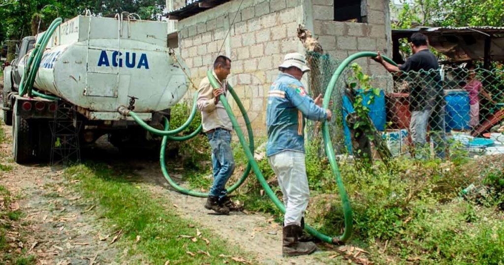 Distribuyen agua en pipa en Naranjos