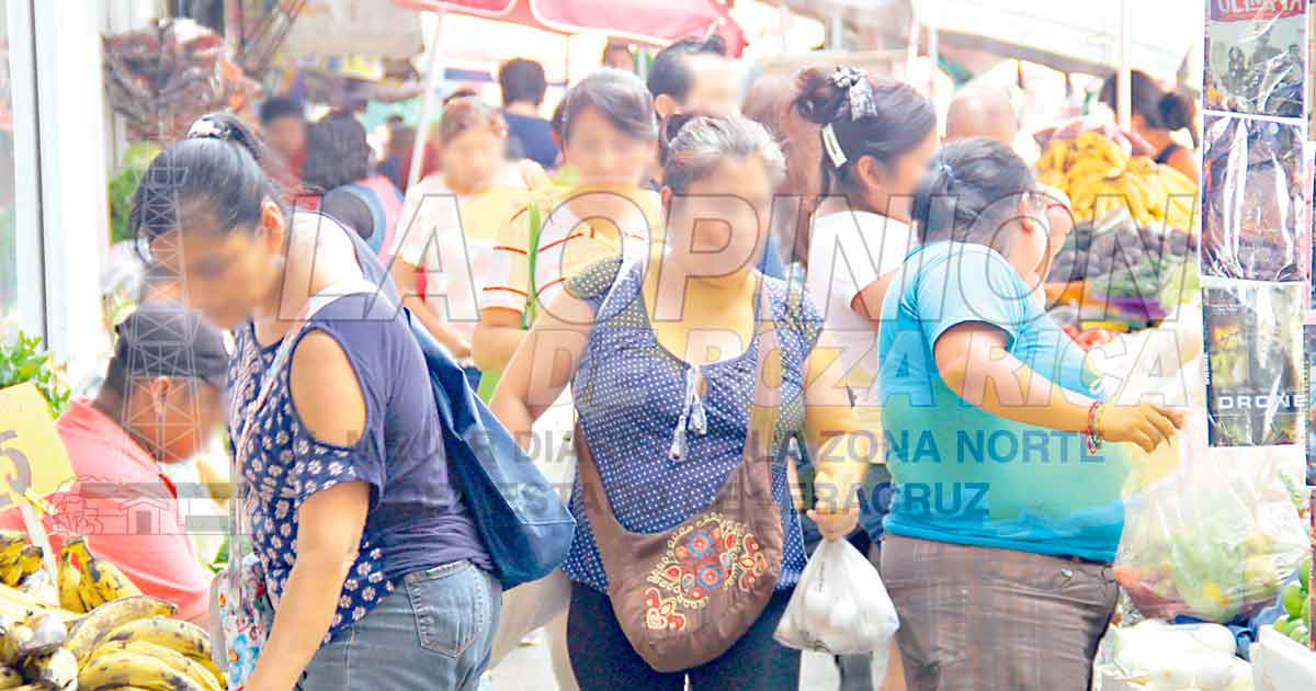 En Poza Rica no respetan la sana distancia