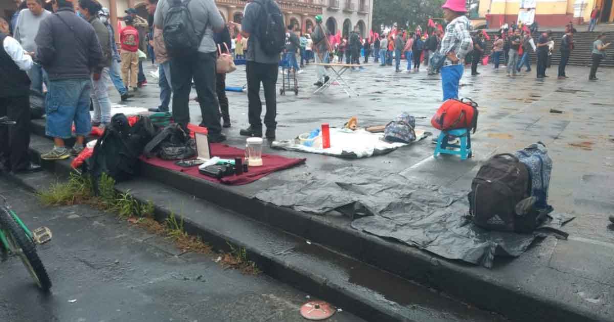 Chachareros se plantan a vender en Plaza Lerdo