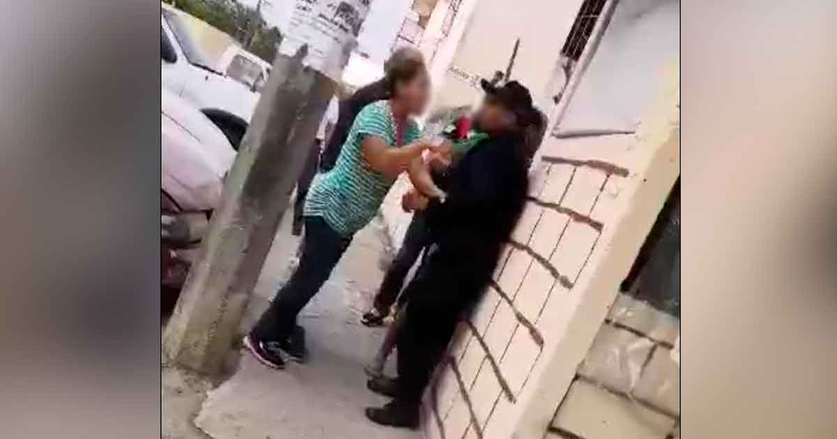Exhiben presunto abuso de autoridad por parte de elementos policíacos