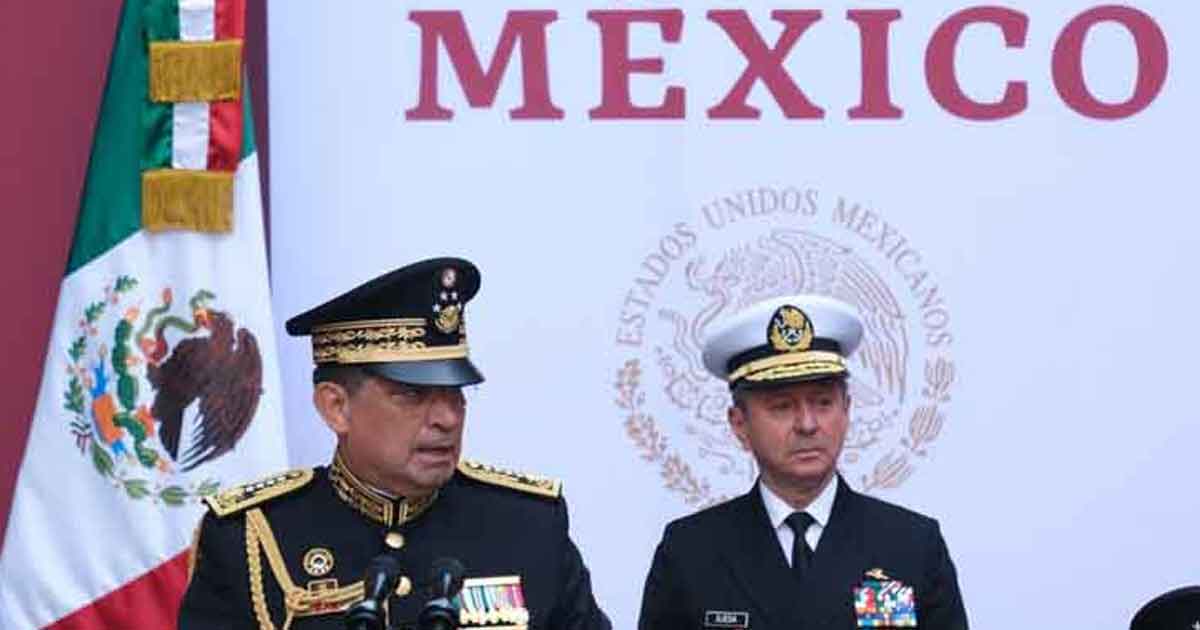 Fuerzas Armadas fabrican trajes para médicos que combaten COVID-19