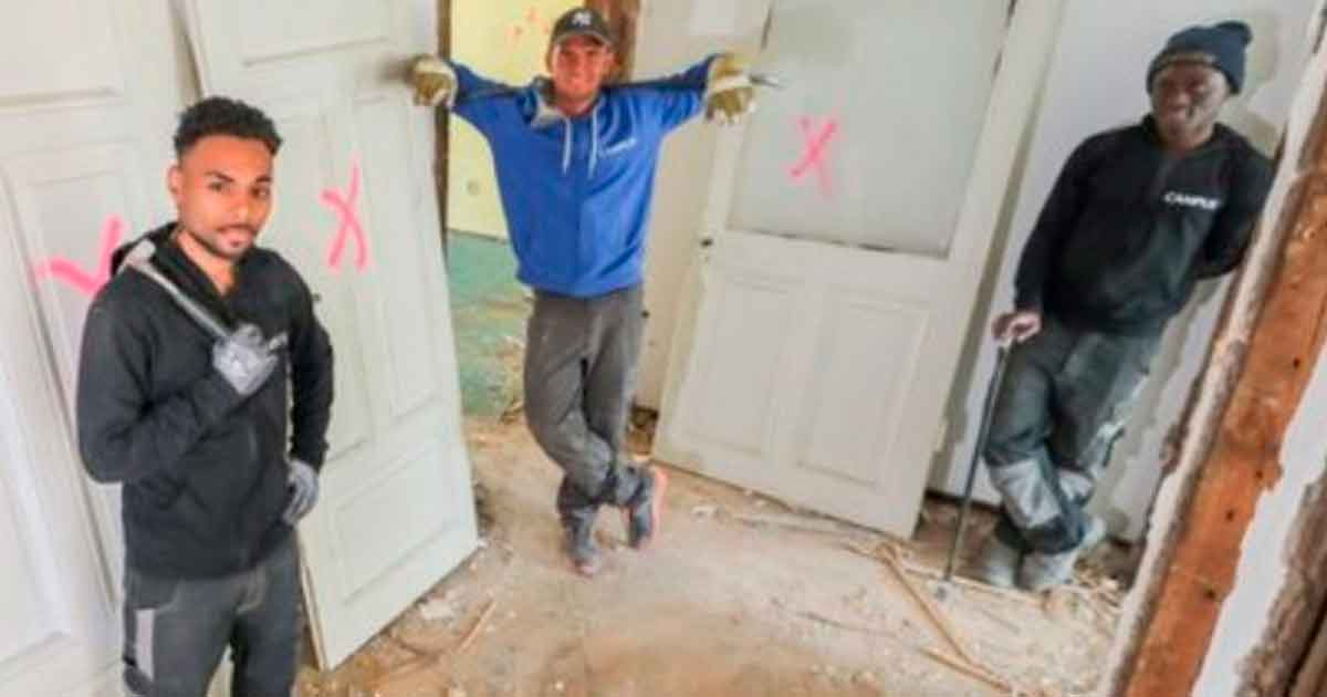 Futbolistas trabajan como albañiles en la cuarentena por falta de dinero