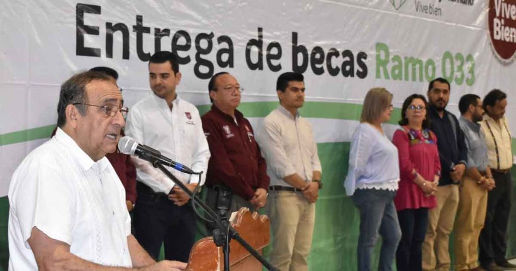 Gobierno Municipal, adelanta pago de becas del ramo 33