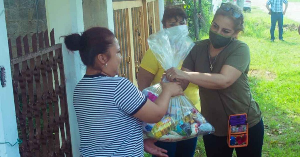 Gobierno de Naranjos apoya a familias con despensas