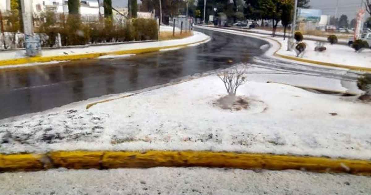 Granizo sorprende al Estado de México y la lluvia dejó inundaciones
