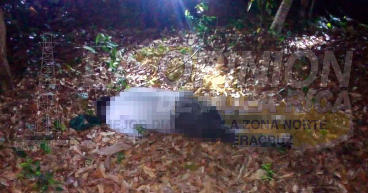 Hallan muerto a un albañil en una parcela de Panorama, Coyutla