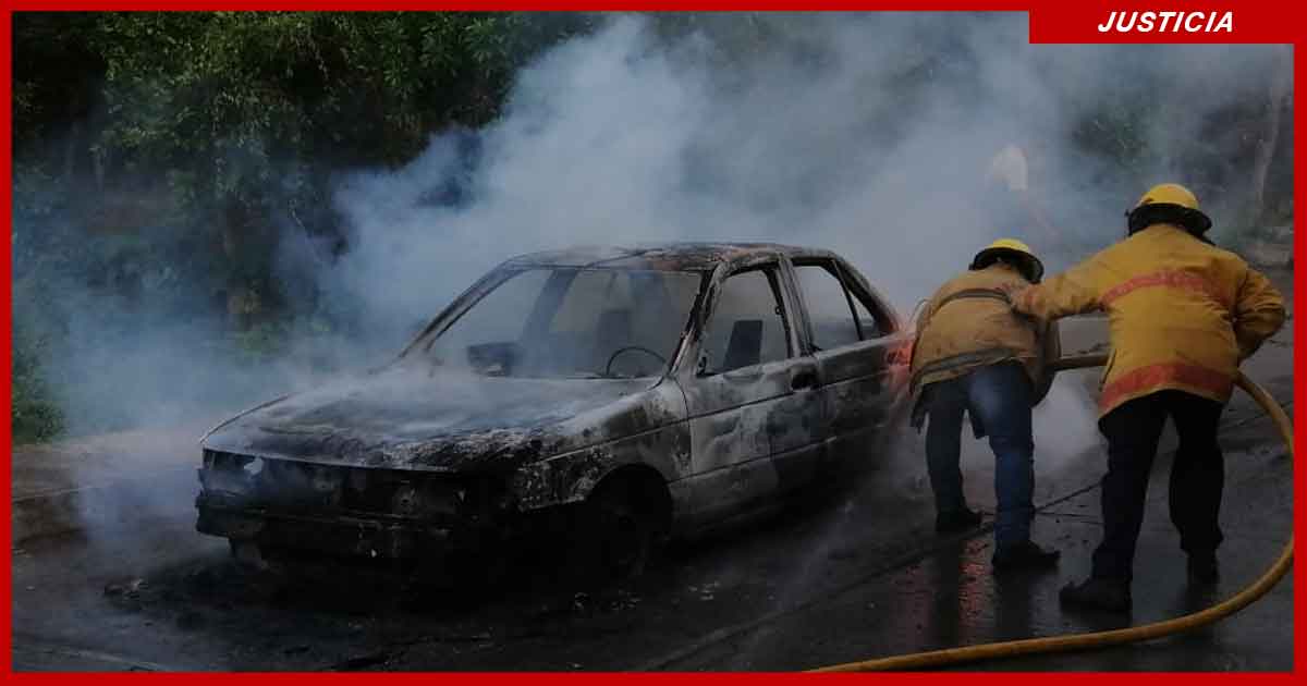 Intentó arrancarlo y lo prendió en llamas