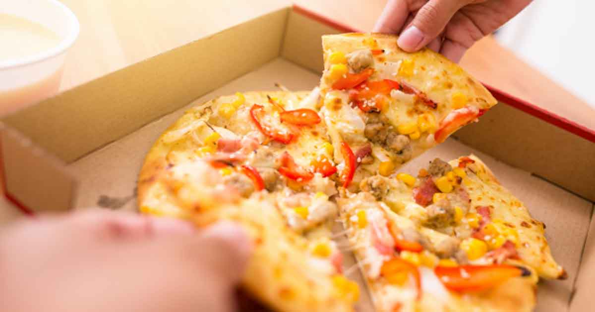 Un repartidor de pizza da positivo y provoca el aislamiento de 72 familias