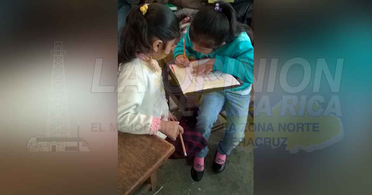 Maestros de la sierra del totonaca buscan estrategias para continuar con la enseñanza a los alumnos
