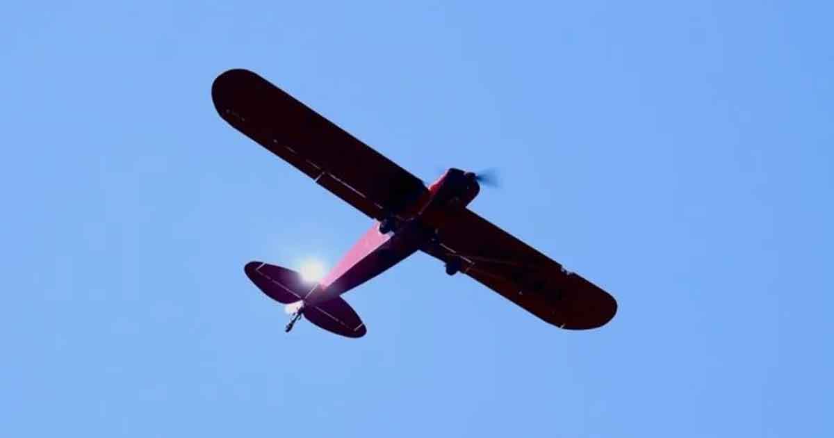 Autoridades piden estar en casa desde una avioneta en Tlalnepantla