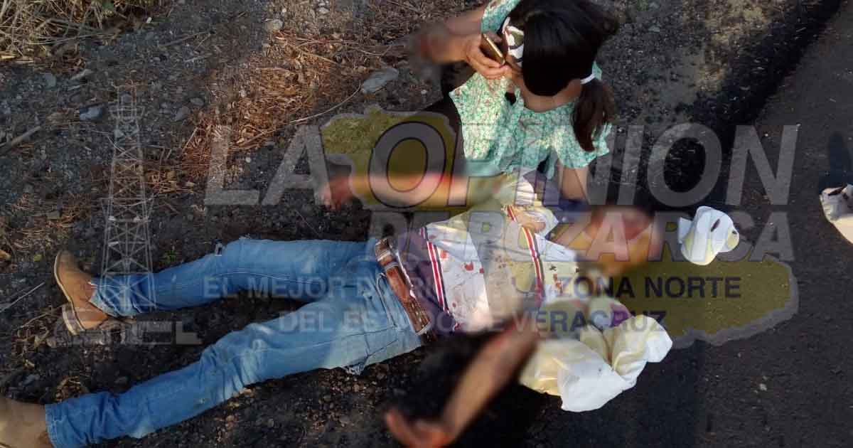 Pareja de jóvenes derrapan en la federal Alazan-Canoas