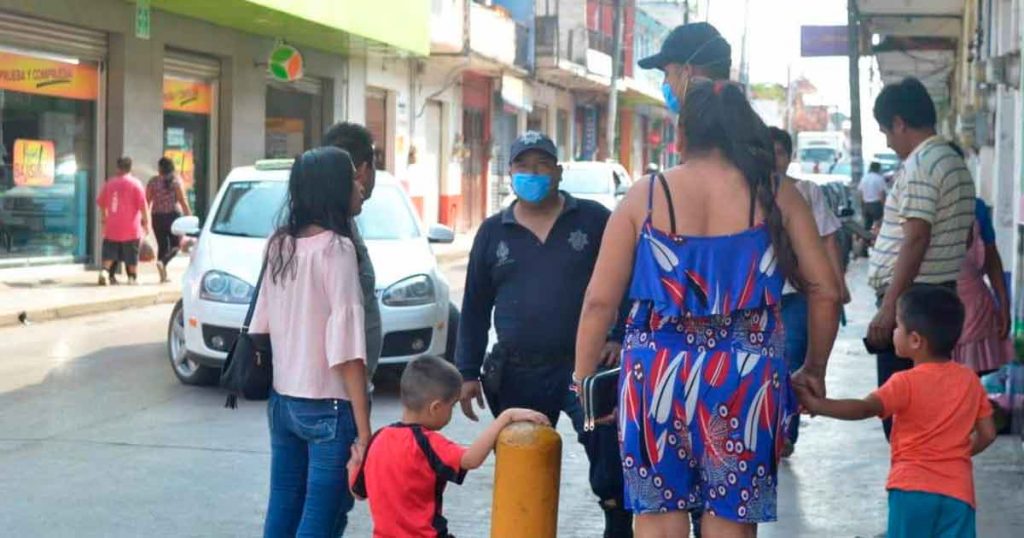 Policía Municipal sale a exhortar a los ciudadanos a quedarse en casa