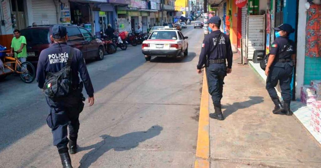 Policía Municipal sale a exhortar a los ciudadanos a quedarse en casa