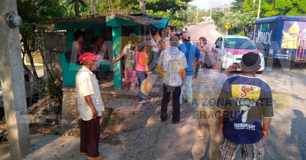 Protestan ante saqueo de grava en un río de Papantla