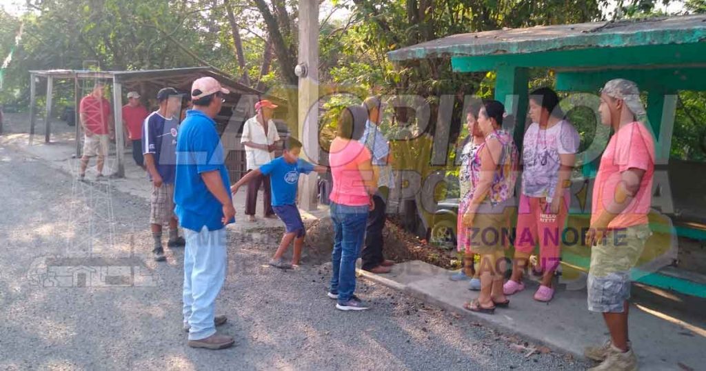 Protestan ante saqueo de grava en un río de Papantla