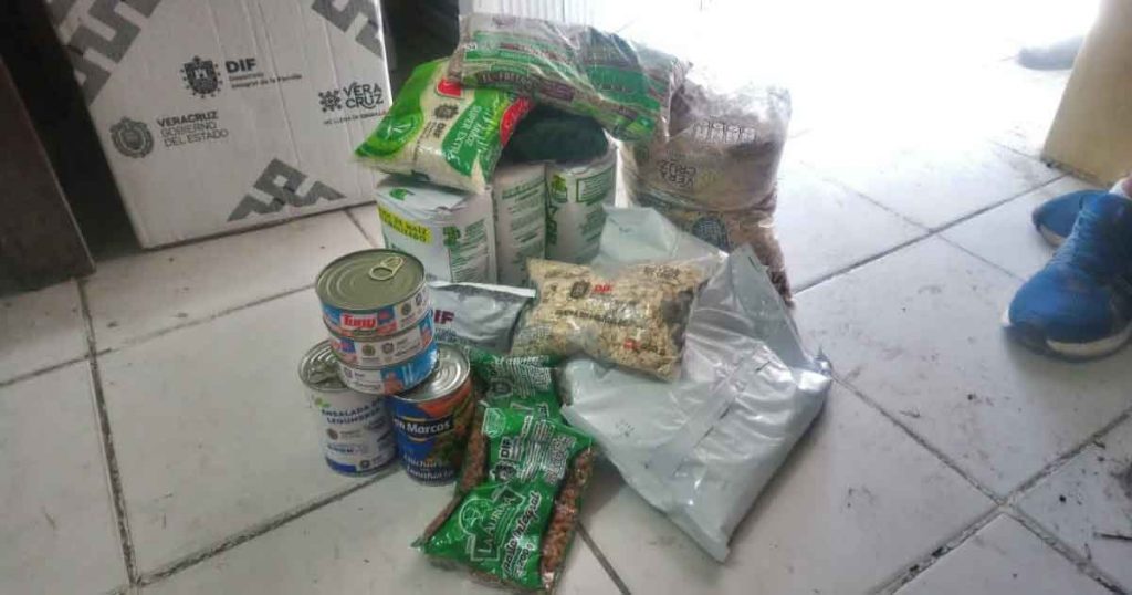 Reparten despensa a papás de la Ignacio Ramírez