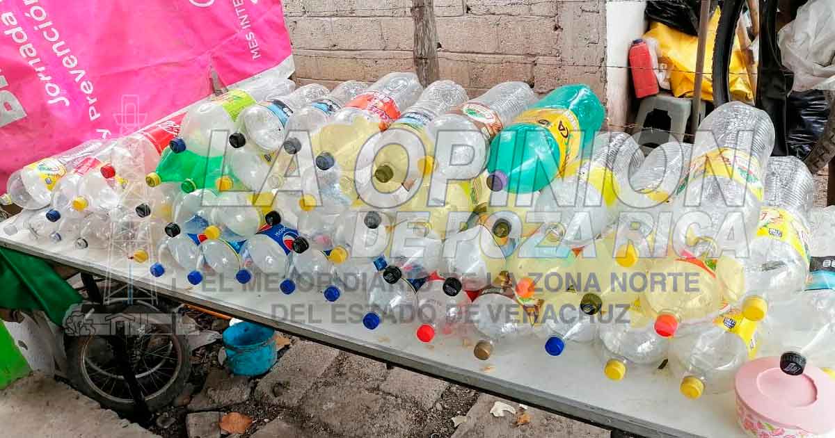 Reutilizarán cientos de envases plásticos para rellenar con gel antibacterial