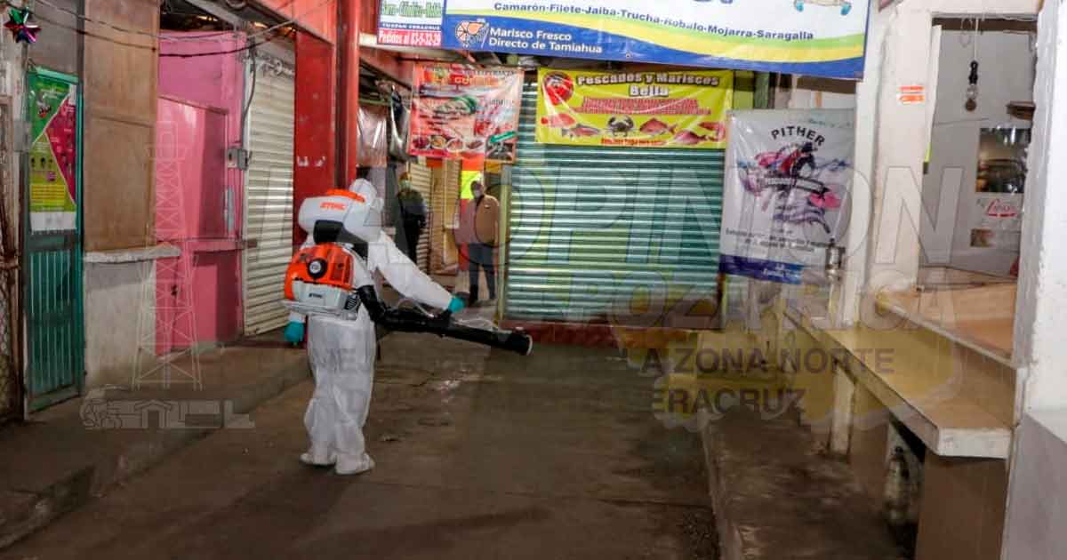 Sanitizan centros de abastecimiento de Tuxpan