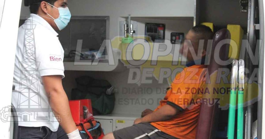 Se golpea el rostro en el pavimento tras caer de su propia altura