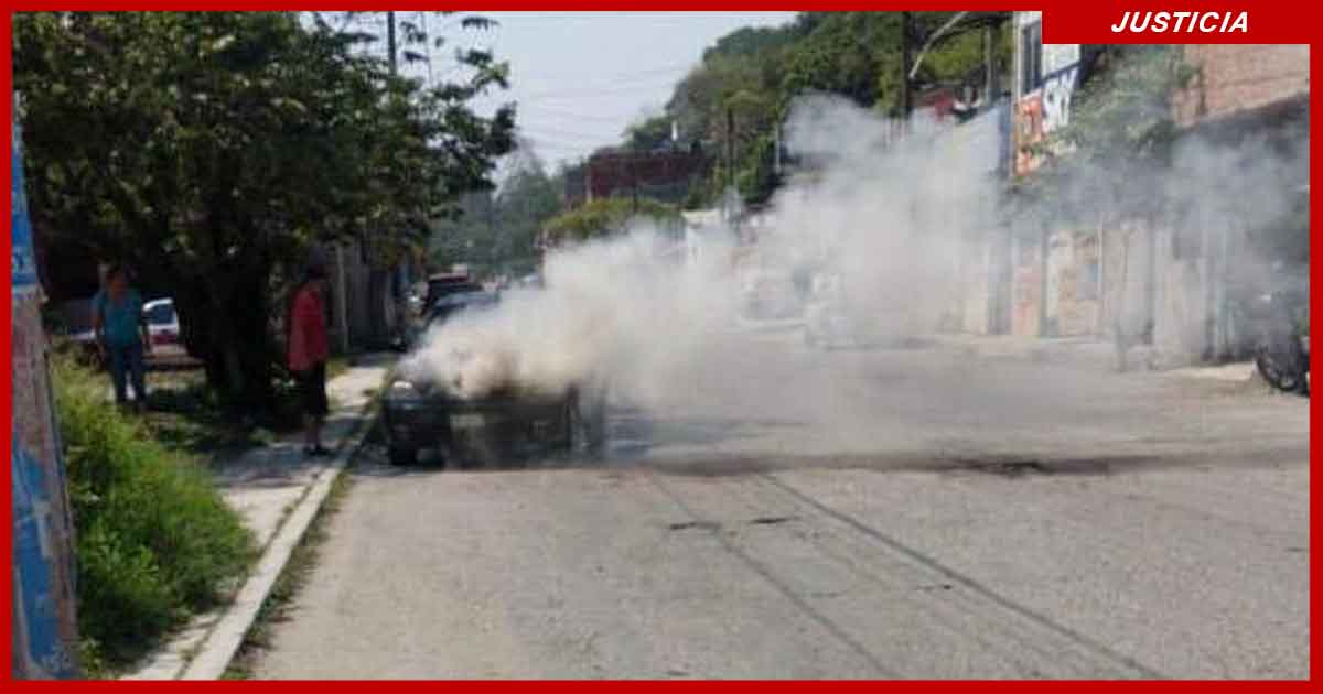 Taxi termina calcinado