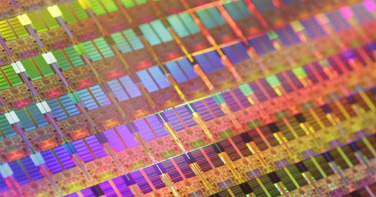 La ley de Moore vive: han logrado que el silicio emita luz