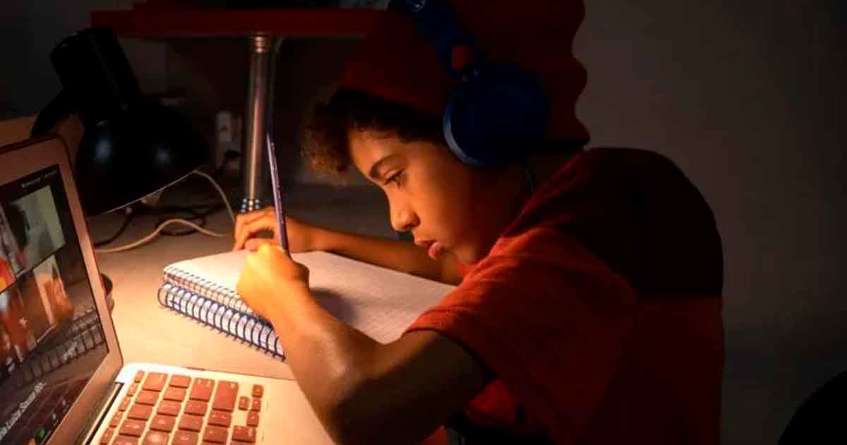 Tras un mes de asueto, 30 millones reinician clases virtuales en México