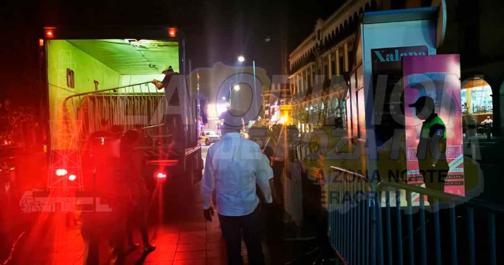 Uniformados impiden la instalación de tianguistas en Xalapa