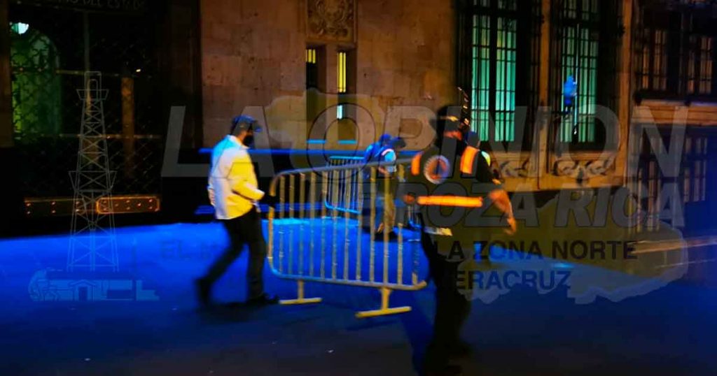 Uniformados impiden la instalación de tianguistas en Xalapa