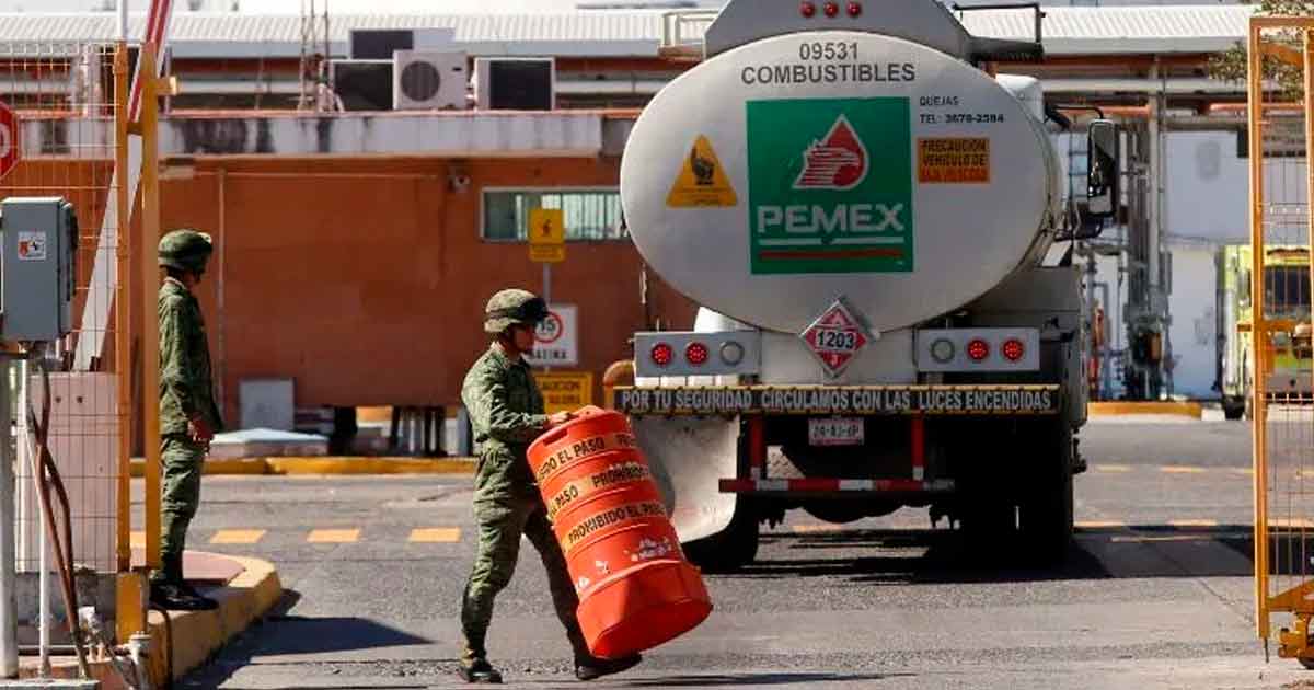 Vinculan a proceso a exsubdirector de Pemex