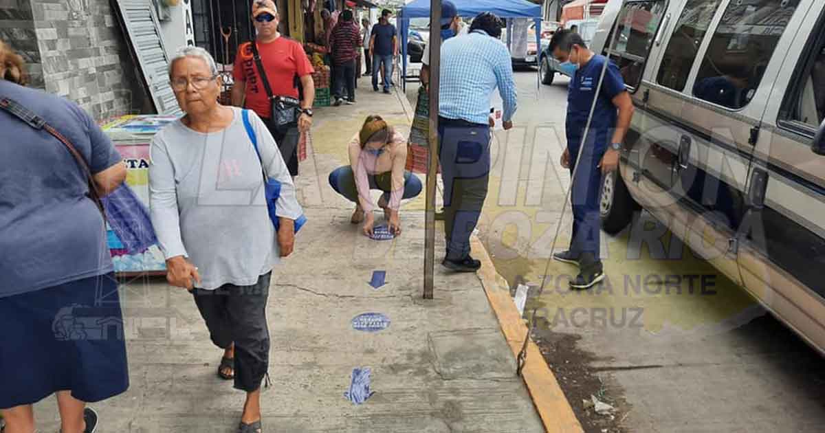 Ponen orden entre compradores que no conservaban la sana distancia, en Tuxpan