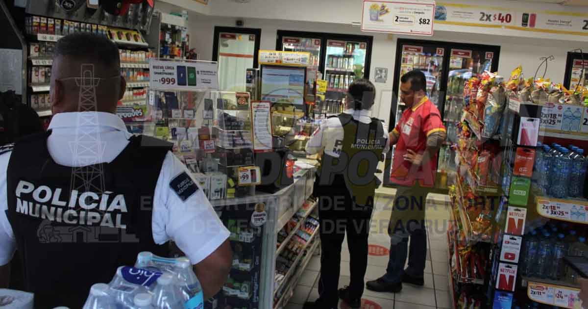 Se lleva tres mil pesos de tienda Oxxo en Poza Rica