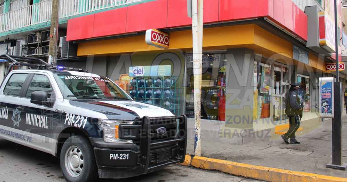 Se lleva tres mil pesos de tienda Oxxo en Poza Rica