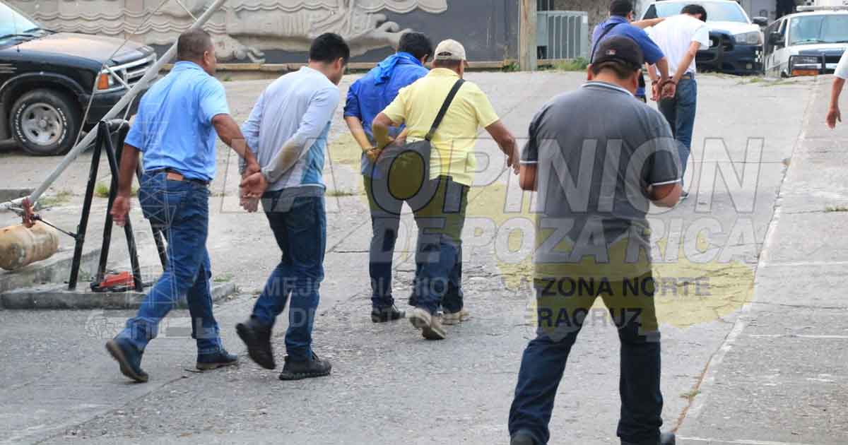 Sujetos a bordo de dos taxis dispararon a los Policías Ministeriales en Papantla