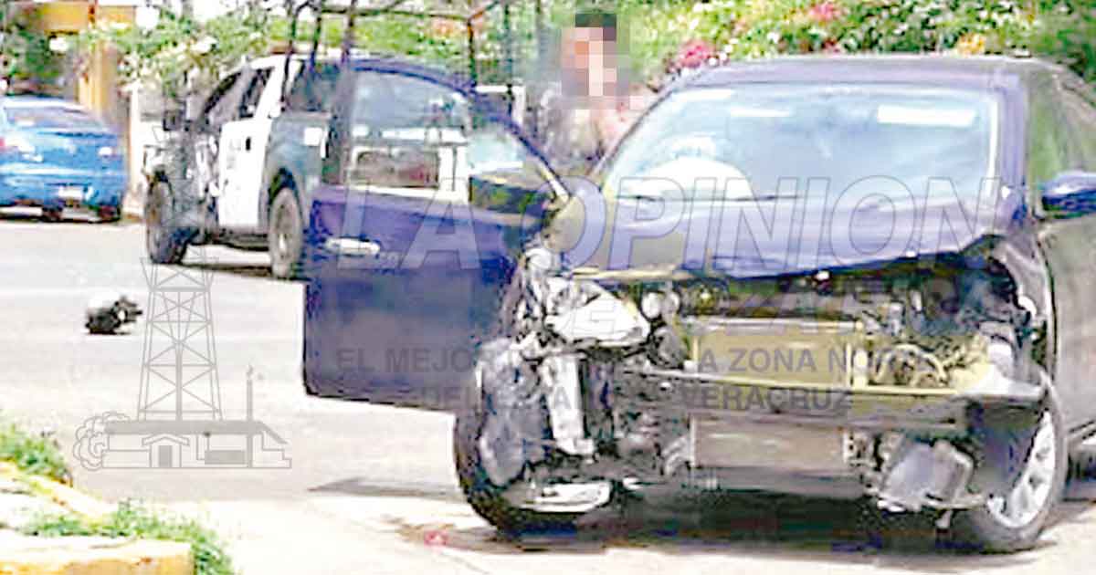 Fuerte choque entre un coche y una patrulla de la Fuerza Civil, en Naranjos