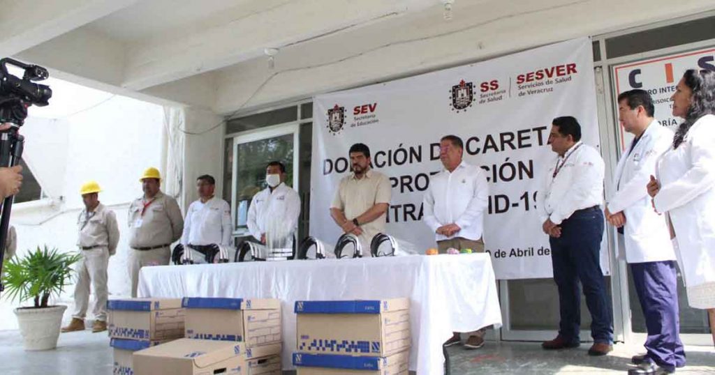 Entrega diputado Pozos Castro equipo médico al Hospital Regional de Tuxpan