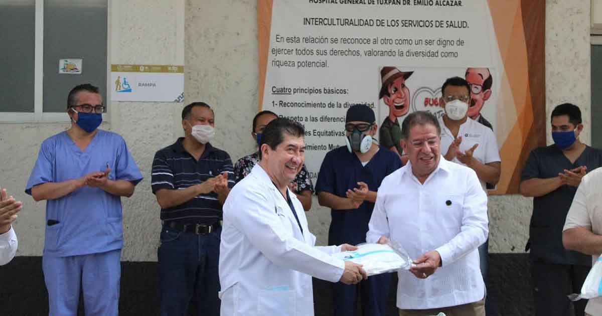 Entrega diputado Pozos Castro equipo médico al Hospital Regional de Tuxpan