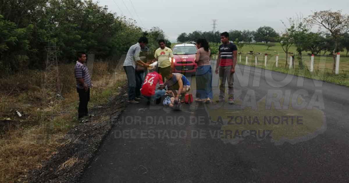 Derrapa una familia que viajaba en motocicleta