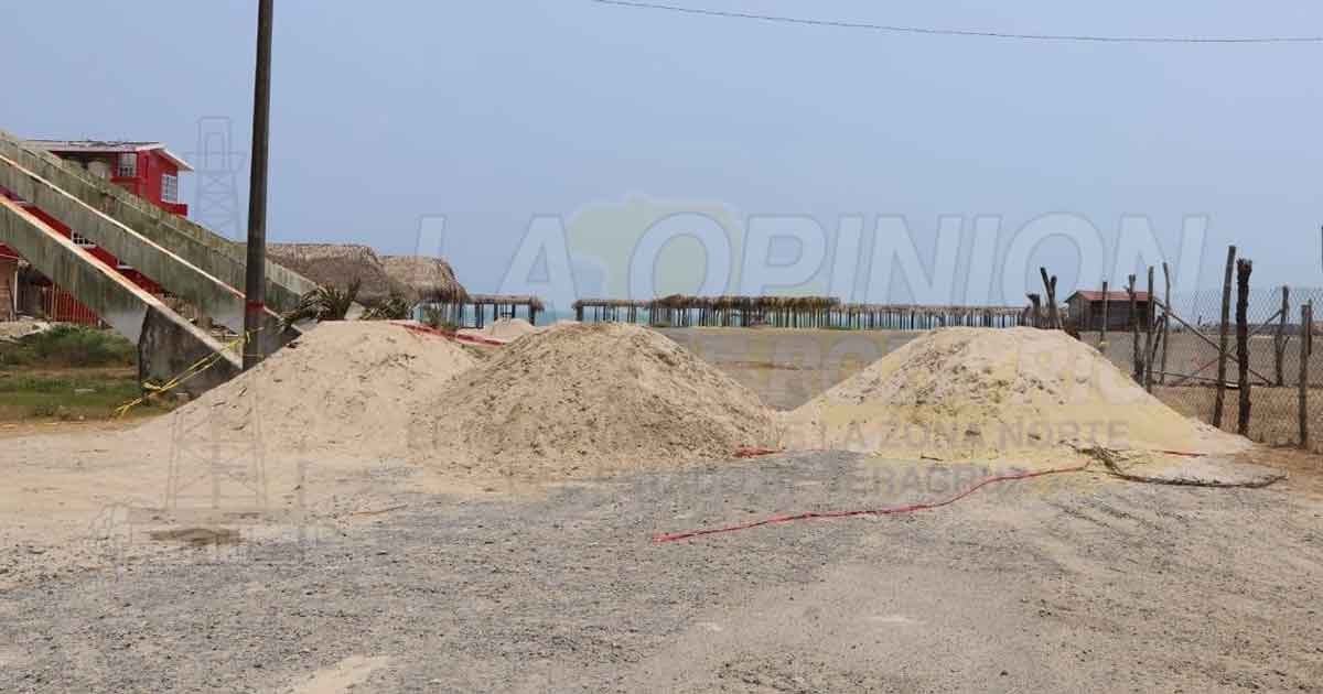 Con escombro y arena bloquean más accesos a las costas en Tuxpan